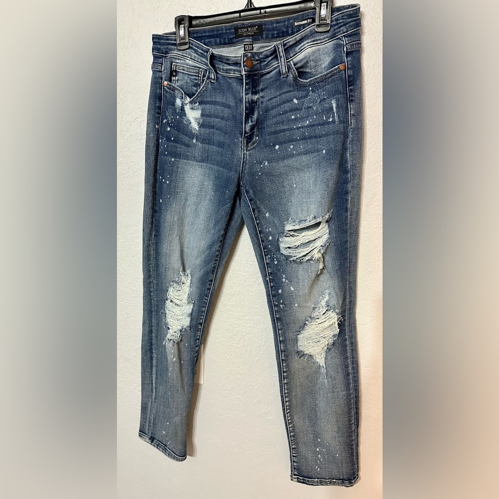 Judy blue boyfriend fit distressed jeans